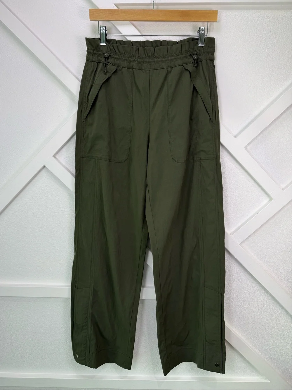 Athleta Trekkie High Rise Parachute Pant Olive Green Size 6